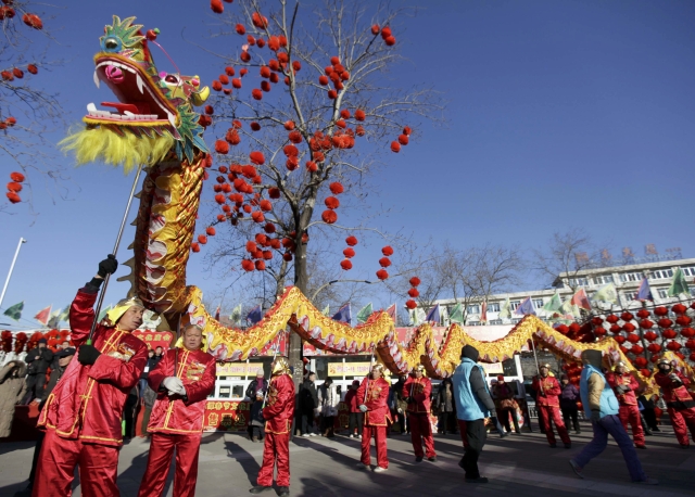 Vezi cum au sărbătorit chinezii intrarea în Anul Dragonului | MULTIMEDIA