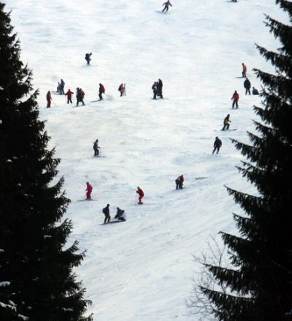 ACCIDENT GRAV PE PÂRTIE. O tânără a suferit un traumatism cranio-cerebral la Piatra Fântânele