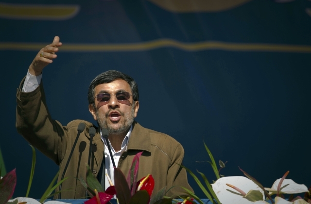 Ahmadinejad, în război cu Bart Simpson şi Barbie. Lista neagră a jucăriilor din Iran