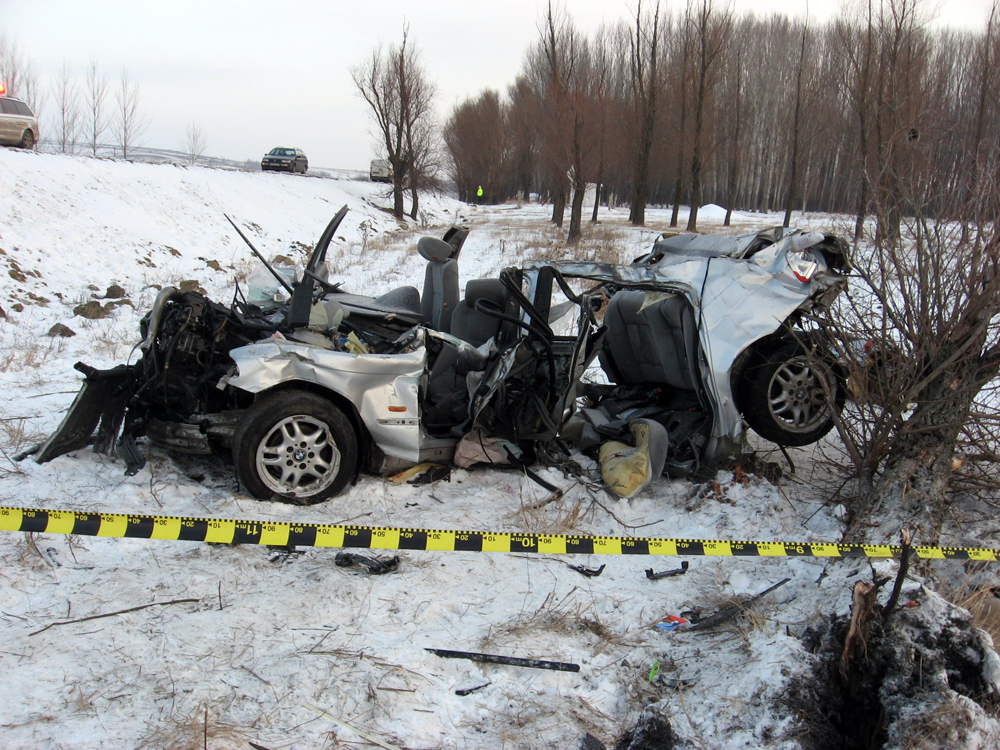 Doi morţi în accidente