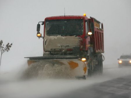 Drumuri naţionale, închise din cauza zăpezii. 11 județe, aflate sub COD GALBEN DE VISCOL