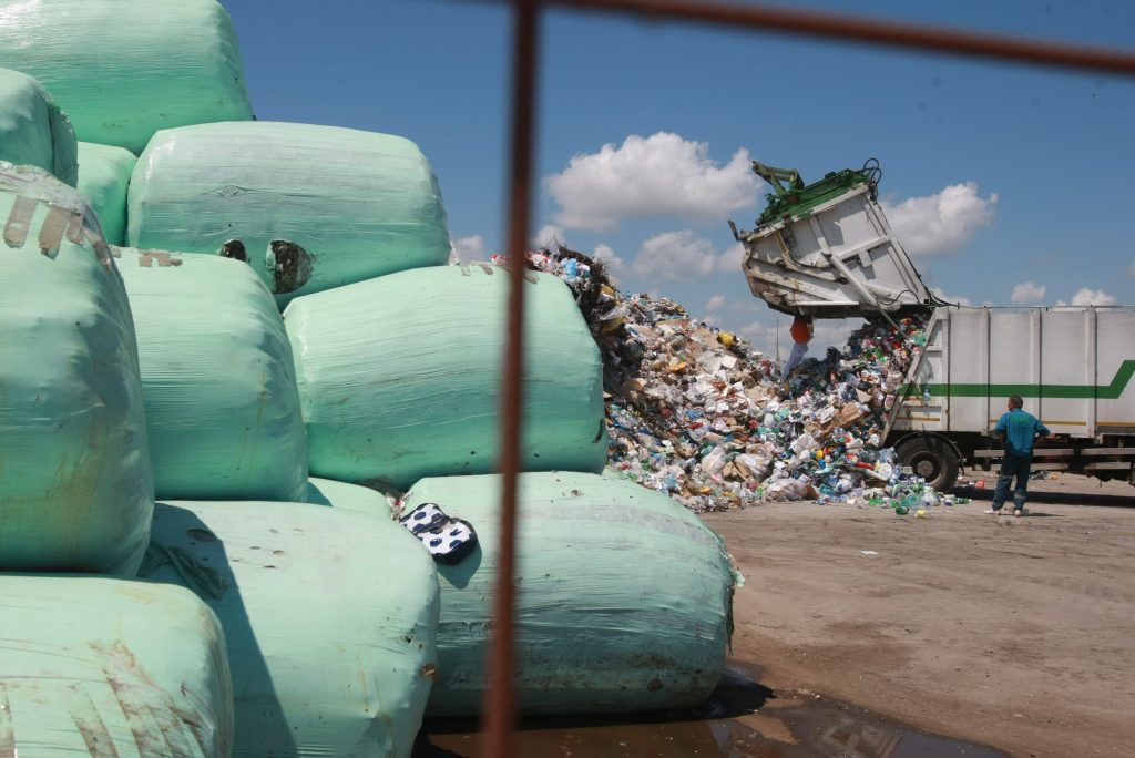 Ecologia bate România: niciun locuitor nu vrea groapă de gunoi sub nas