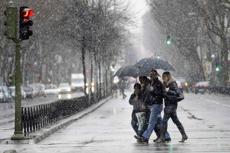 În şapte judeţe din ţară toate şcolile sunt închise astăzi