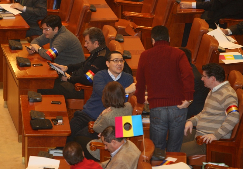 Parlamentarii USL s-ar reîntoarce în legislativ. Vezi condițiile puse de Ponta președintelui Băsescu!
