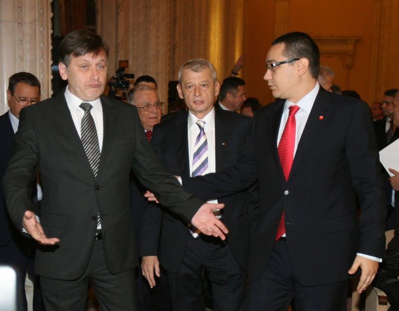 Ponta și Antonescu își încep greva la casieria Parlamentului