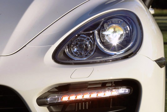 Porsche va verifica blocurile optice la 100.000 de SUV-uri Cayenne