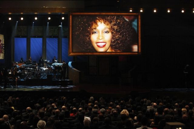 Post mortem, Whitney Houston domină topurile