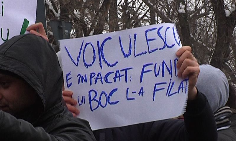 Protest în faţa Antenelor:”Dorim o presă decentă și salvarea unor oameni bolnavi”
