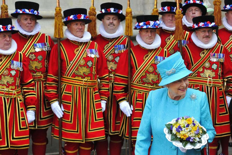 Regina marii Britanii, "încoronată" Bunica Poporului