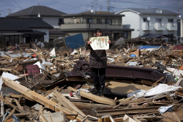 Resturi de la tsunami-ul din Japonia au ajuns în mijlocul Pacificului