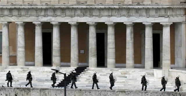 Scandal în Grecia după ce un parlamentar a transferat un milion de euro în străinătate