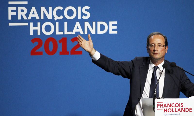 Socialistul Francois Hollande, atacat cu făină la un miting electoral | VIDEO