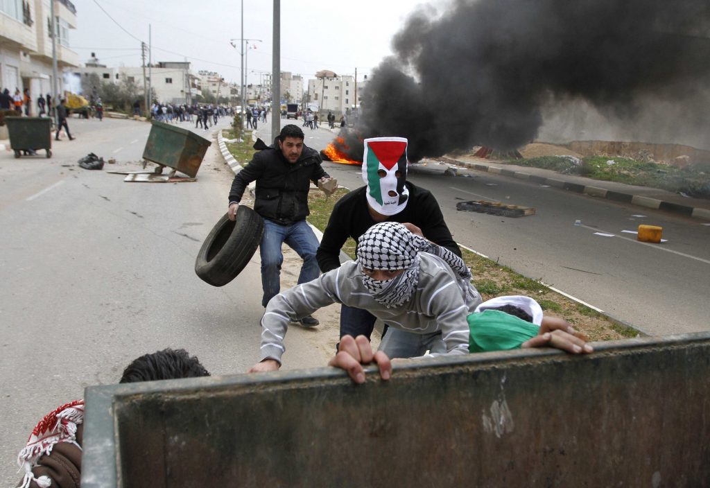 Tensiuni între palestinieni şi forţe de ordine israeliene