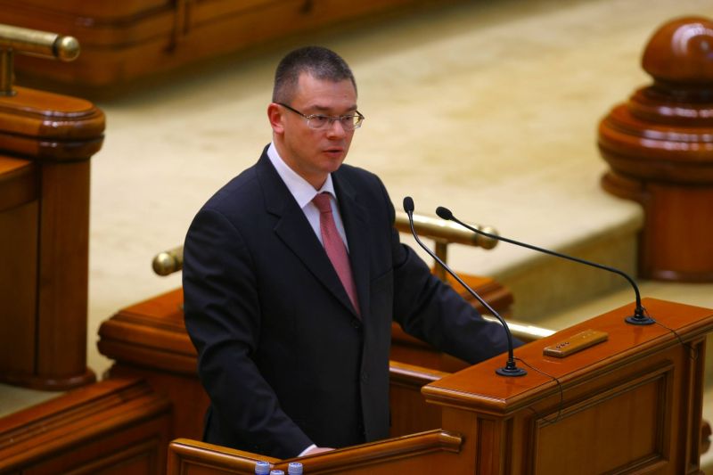 Ungureanu la instalare a noului ministru al Muncii: Populaţia activă a României este în scădere