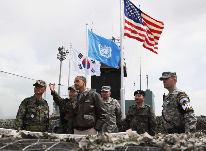 Barack Obama a vizitat zona demilitarizată dintre cele două Corei, înaintea summitului nuclear de la Seul
