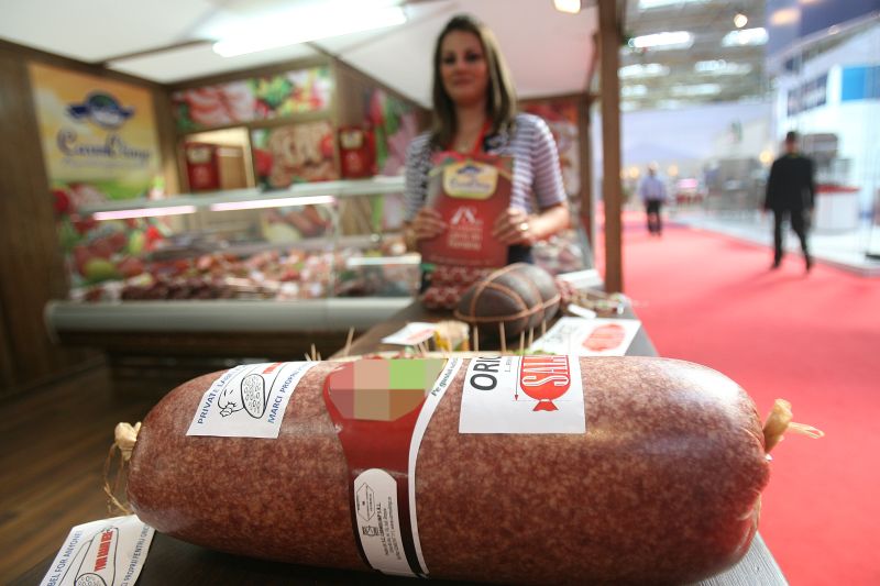 Campania EVZ: Românii mănâncă apă cu carne. Prezentăm dovezile