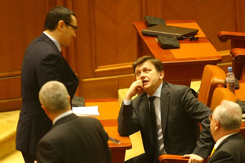 Ce crede Crin Antonescu despre tăierea diurnelor parlamentarilor absenți