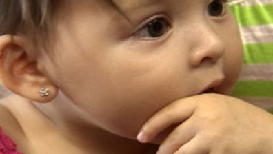 CIOMU ÎN VARIANTA FEMININĂ: O asistentă a tăiat degetul unui bebeluş!