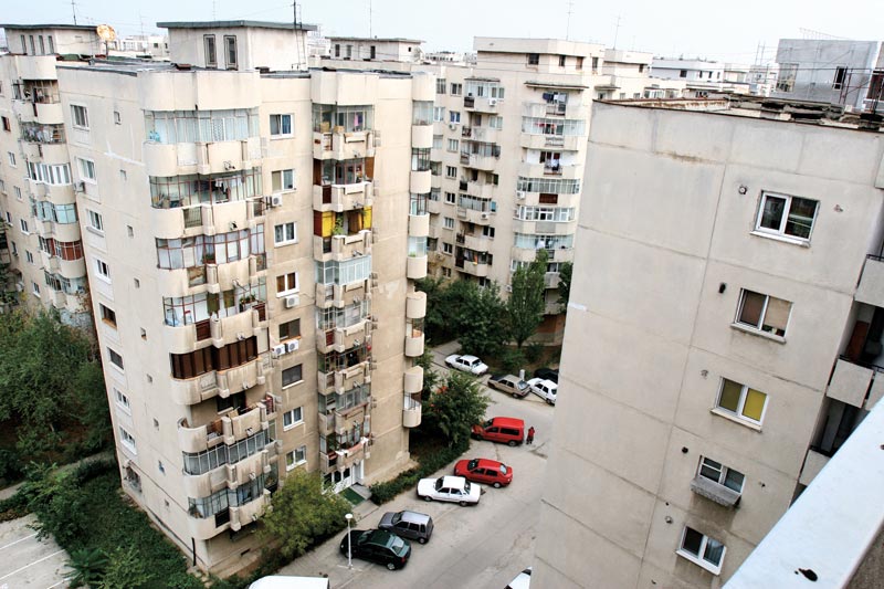 Cum locuiesc 1.000 de oameni într-un apartament