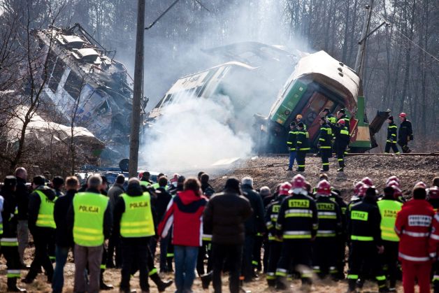 Doliu național după tragedia din Polonia. "Oamenii zburau prin tren ca bagajele"