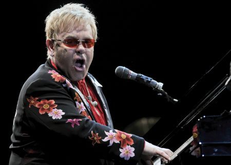 Elton John: "Am consumat la fel de multă cocaină ca Whitney Houston"