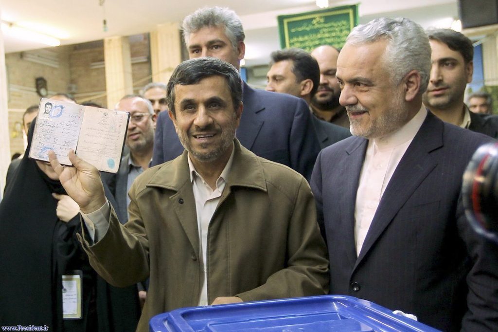 „Haaretz”: Alegerile din Iran au slăbit puterea lui Ahmadinejad și l-au întărit pe ayatollahul Khamenei