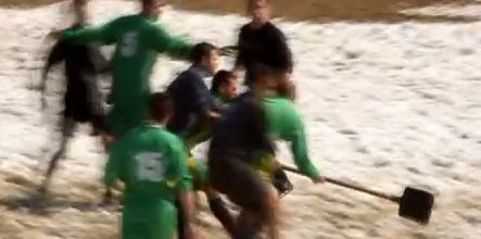 În fotbalul buzoian, un arbitru a fost agresat cu lopata!