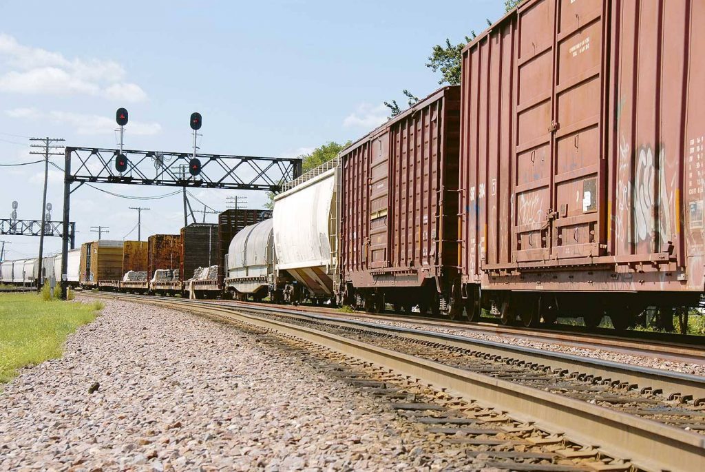 Încă un accident pe calea ferată! O autoutilitară a fost lovită de un tren