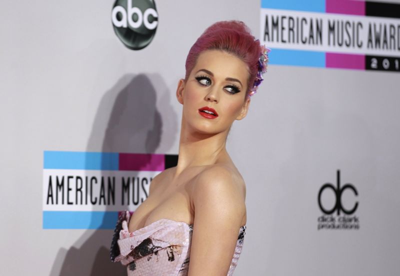 Katy Perry va face muzică "întunecată"