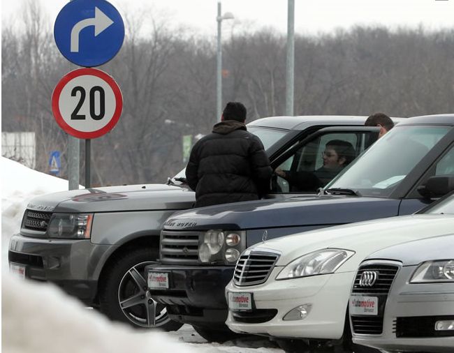 Nicolae Bănicioiu e în grevă parlamentară, dar testează bolizi de lux