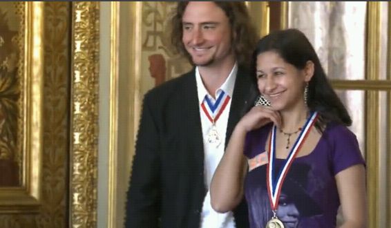 O româncă de etnie romă, medaliată cu aur la Senatul francez pentru "Cea mai bună ucenică din Franţa"