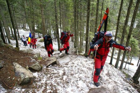 Patru turiști rătăciți în Parâng au fost salvați azi-noapte