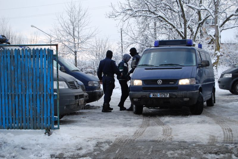 Percheziții în Constanța și Tulcea. 13 polițiști, acuzaţi că dădeau ponturi hoţilor