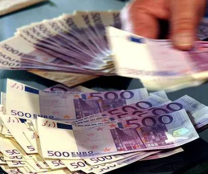 Peste 13.000 de euro falşi, puşi în circulaţie