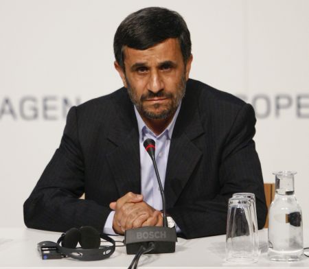 Președintele Ahmadinejad le-a dat lecţii parlamentarilor iranieni, în timpul audierilor
