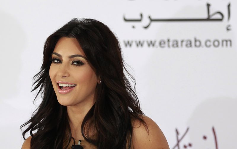 Starul din "Mad Men" continuă războiul cu Kim Kardashian