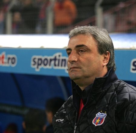 Stoichiţă a demisionat de la Apollon. "Nu mă gândesc la Steaua!"