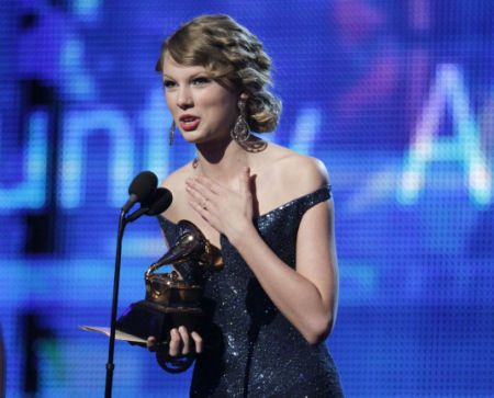 Taylor Swift, cântăreaţa care a câştigat cei mai mulţi bani în 2011