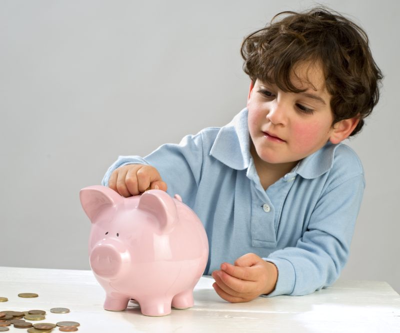 Trei paşi pentru educaţia financiară a copilului tău