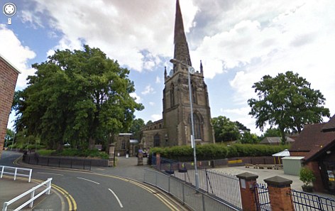 Trei români au furat plumb dintr-o biserică din Marea Britanie. Pedepsele pe care le-au primit înfurie comunitatea