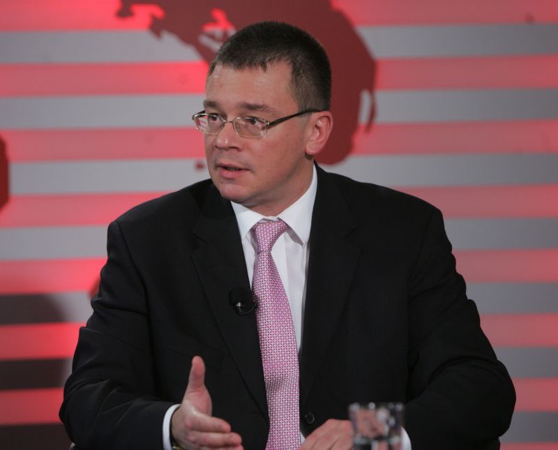 Ungureanu, replică la Ponta: "Nu pot face lucruri imposibile, ca schimbarea Robertei Anastase"