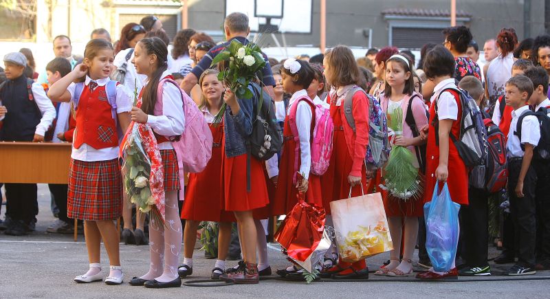 Vizele de flotant "mincinoase" aglomerează şcolile. Soluţia: mutarea claselor la vecini