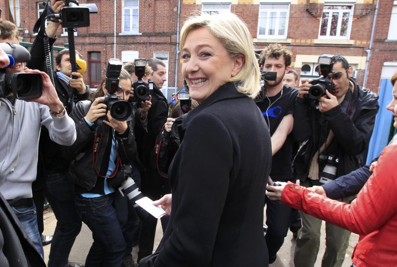 ALEGERI ÎN FRANȚA. Hollande și Sarkozy, în turul doi. Marine Le Pen, marea surpriză