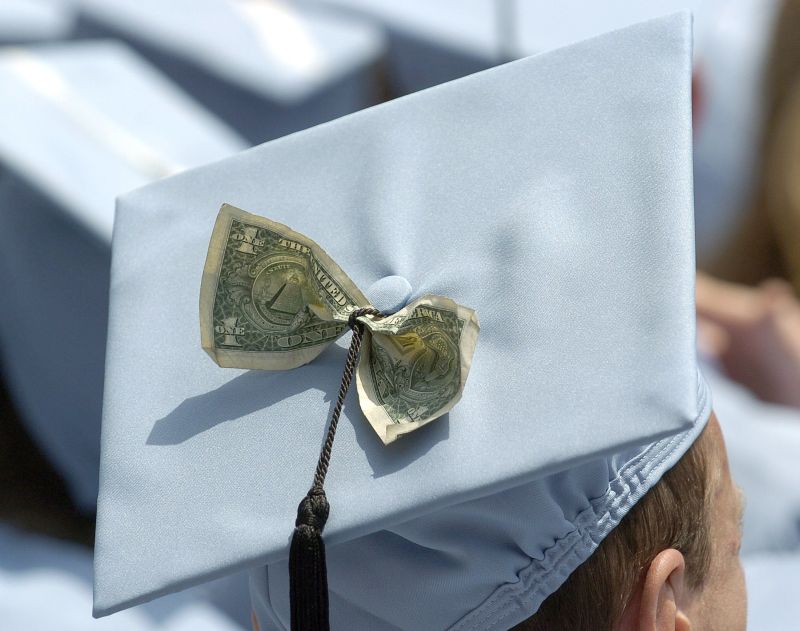 Cresc taxele la facultăţi! Studenţii, în alertă