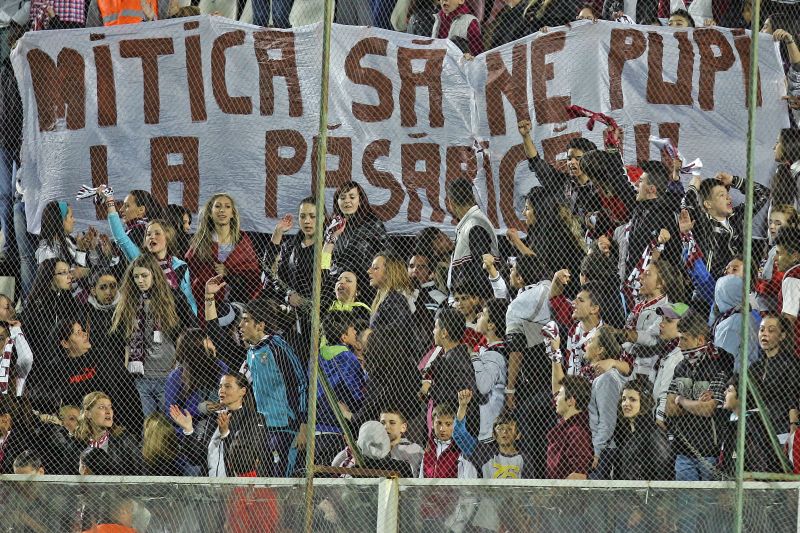 Dragomir interzice și femeile pe stadion: „Cele care au scris sunt nişte căzături!"