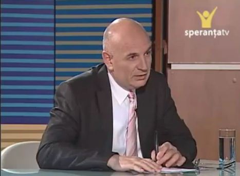 Explicaţiile de tot râsul ale moderatorului care a făcut cea mai mare gafă din istoria televiziunii româneşti | VIDEO