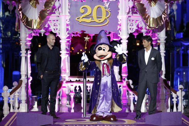 Extravaganţă la petrecerea aniversară de 20 de ani a Disneyland Paris. IMAGINI DE POVESTE