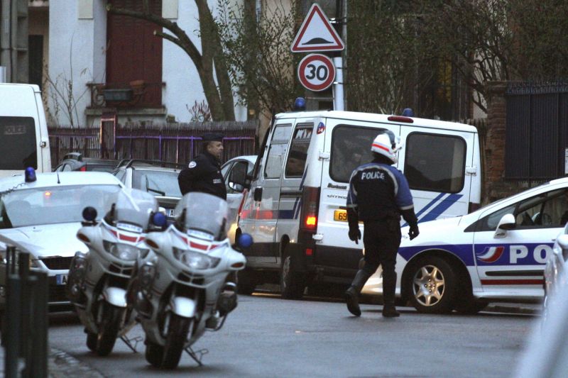 Franța: Noi arestări în mediile islamiste radicale