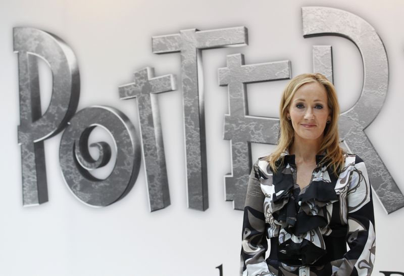 JK Rowling a anunțat numele primului roman după "Harry Potter"