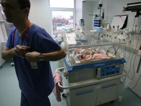 Medicul care a declarat că doctorii români nu se uită la copii fără șpagă, în vizorul ministrului Sănătății